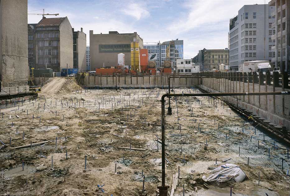 Checkpoint Charlie @ Stefanie Bürkle - VG Bild-Kunst, 1996