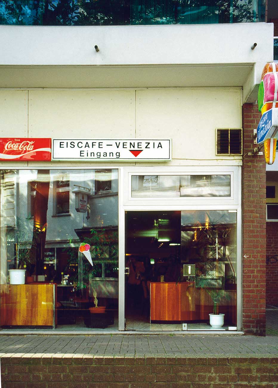 Eiscafe Venezia Krefeld @ Stefanie Bürkle - VG Bild-Kunst Bonn, 2004