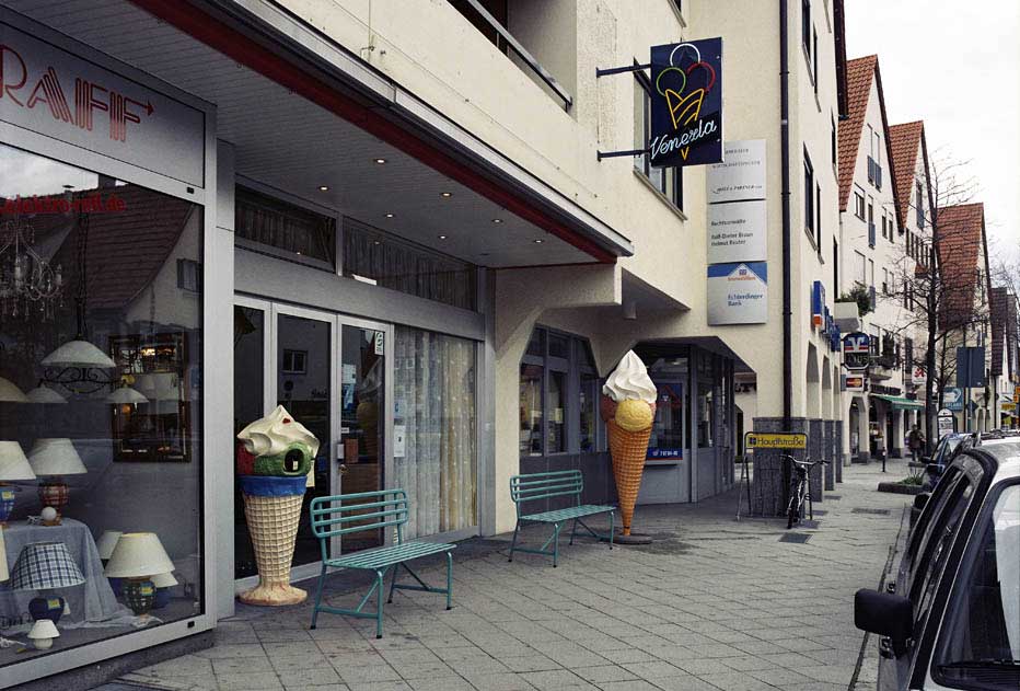 Eiscafe Venezia Leinfelden @ Stefanie Bürkle - VG Bild-Kunst Bonn, 2004