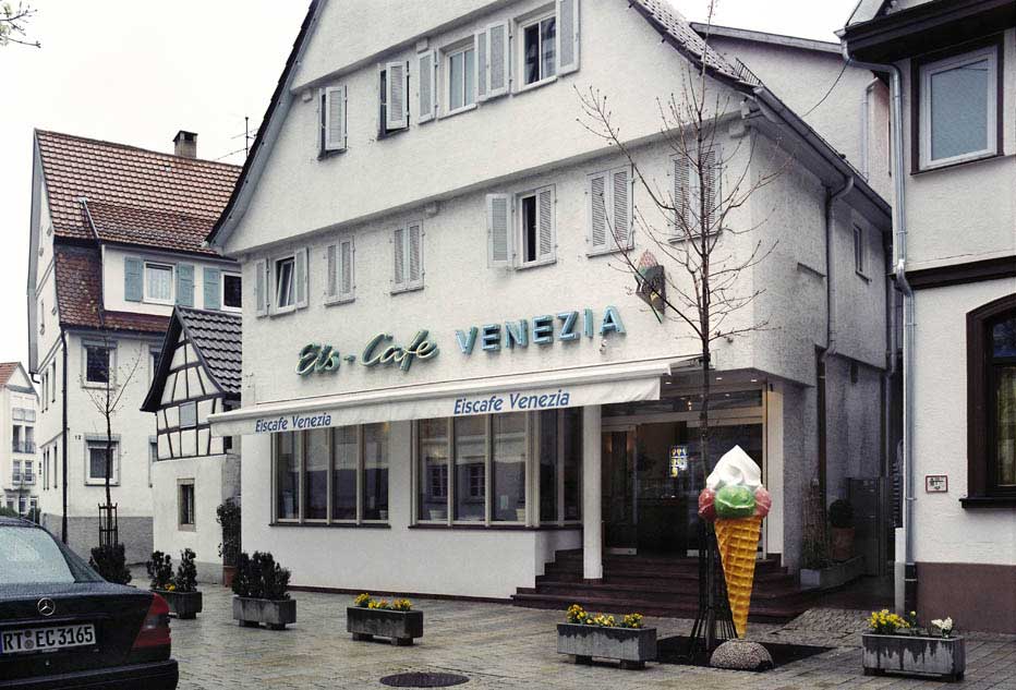 Eiscafe Venezia Metzingen @ Stefanie Bürkle - VG Bild-Kunst Bonn, 2004