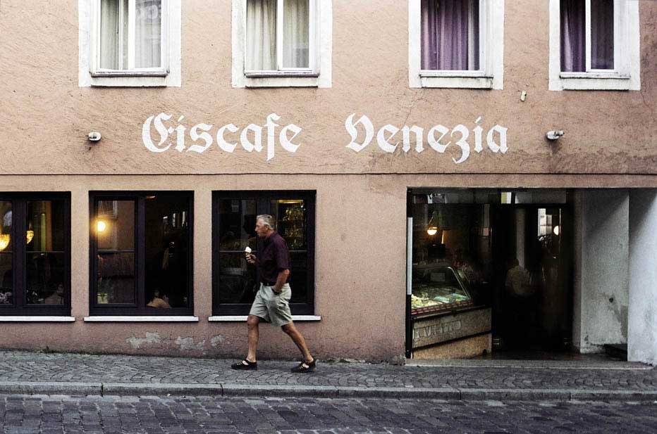 Eiscafe Venezia Feuchtwangen @ Stefanie Bürkle - VG Bild-Kunst Bonn, 1999