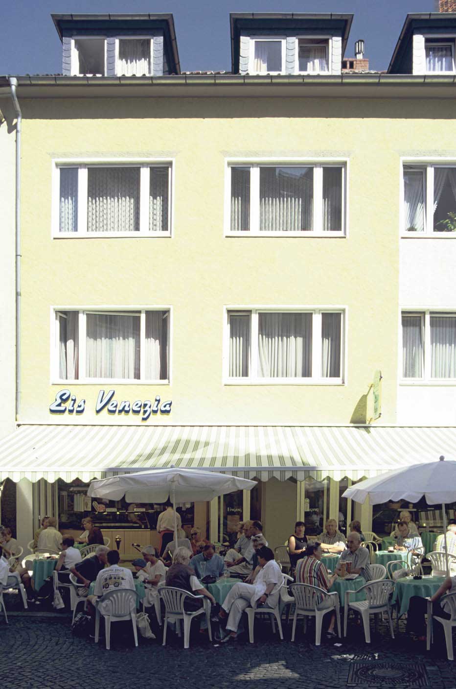 Eiscafe Venezia Hildesheim @ Stefanie Bürkle - VG Bild-Kunst Bonn, 1999