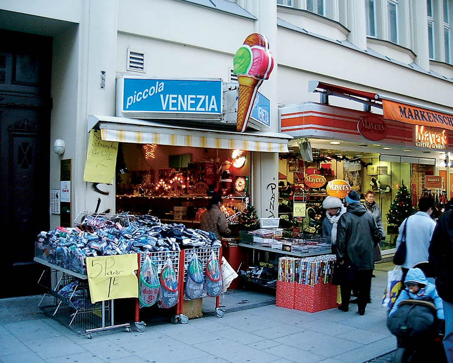 Eiscafe Venezia Halle @ Stefanie Bürkle - VG Bild-Kunst Bonn, 2000